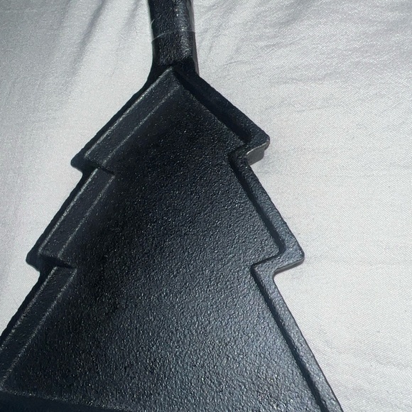 Cast Iron Christmas Tree Cookie or Pancake Mold Brand New Skillet Black - Picture 3 of 5